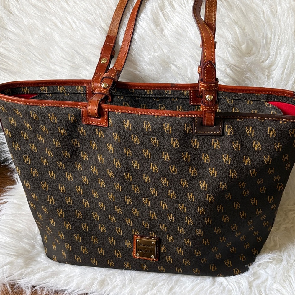 Dooney & Bourke classic Gretta Siganture Tote